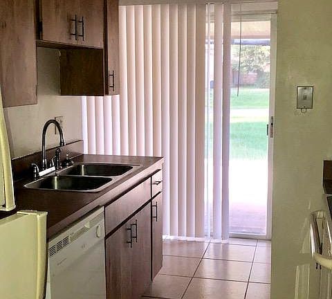 5th image of 3997 SE 17th Ct