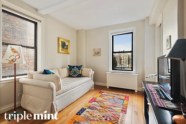 Sold by Triplemint | media 16