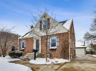 952 S Spring Rd, Elmhurst, IL 60126