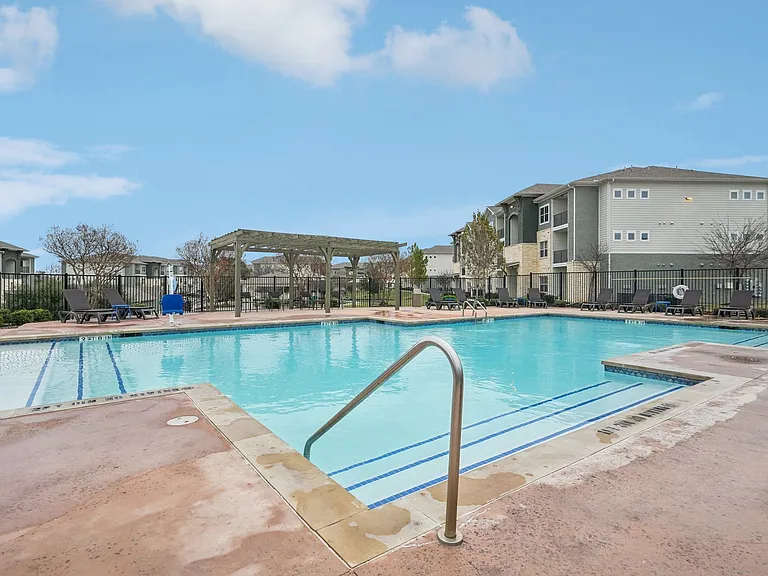 Culebra Creek Apartments — Photo 29