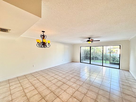 5th image of 850 Meadowland Dr #E