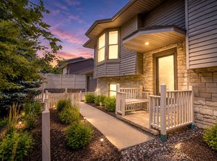 715 36th St SW, Rochester, MN 55902