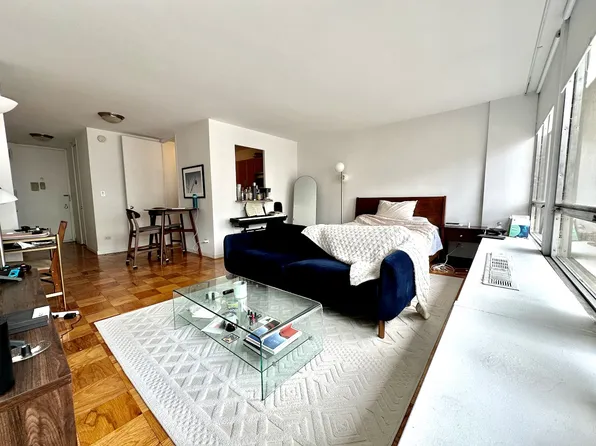 300 East 33rd Street image 1 of 13