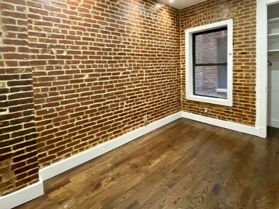 3rd image of 872 Jefferson Ave #1RT