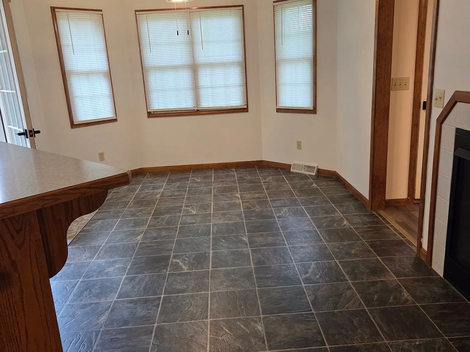 2 bed, 1.5 bath, 2400 sqft, $2,850 — Photo 3
