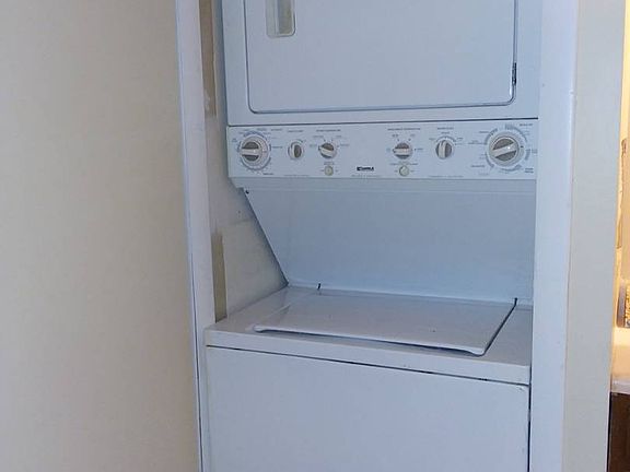 3rd image of 35 Estate Dr