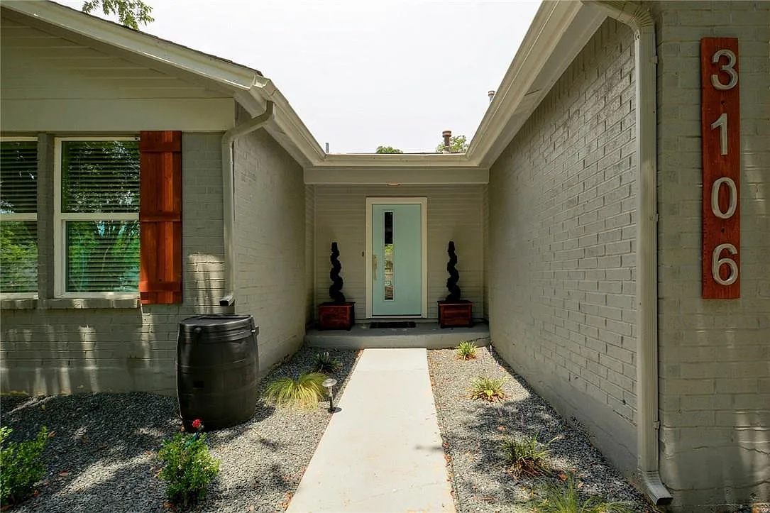3 bed, 2.0 bath, 1450 sqft, $3,000 — Photo 3