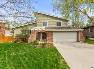 10312 W St, Omaha, NE 68127
