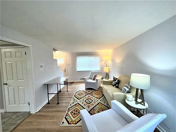 5th image of 1095 Kelton Ave