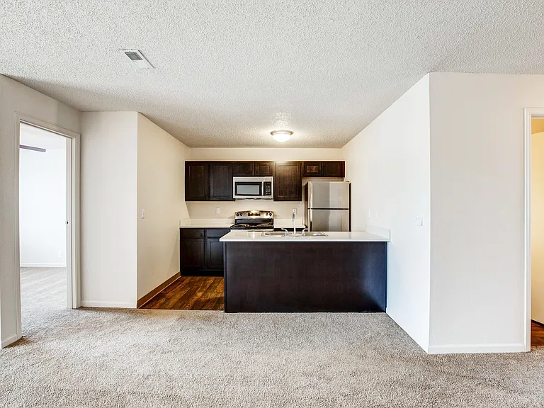 2420 Greenbriar Dr — Photo 4