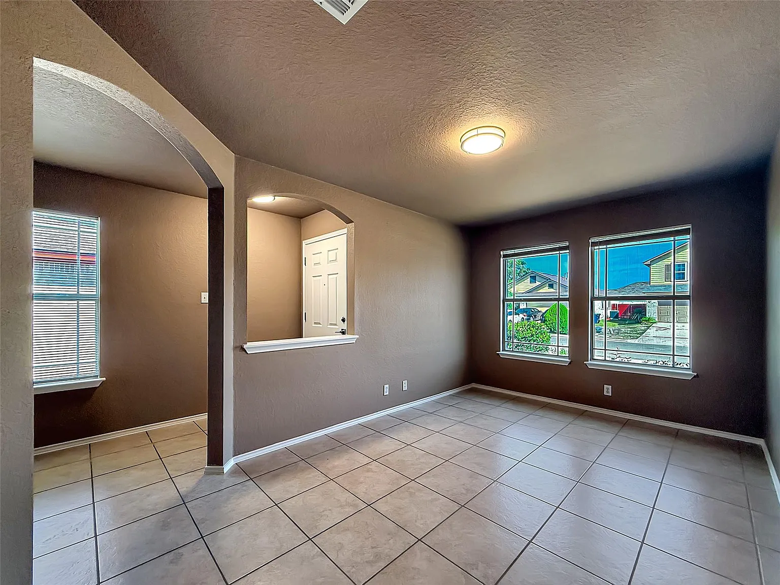 3 bed, 2.0 bath, 1615 sqft, $1,850 — Photo 3