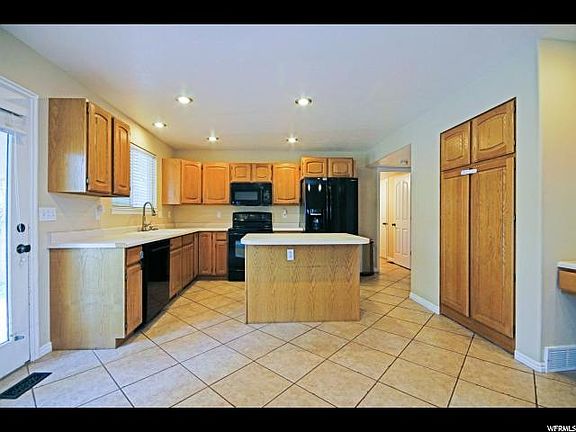 3rd image of 329 E Crescent Vista Ln
