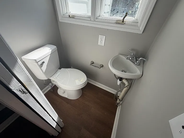 1120 Sparks Rd — Photo 3