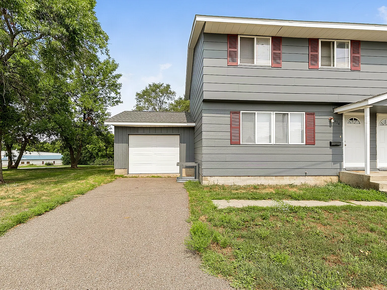 5 bed, 1050 sqft, $1,995 — Photo 3