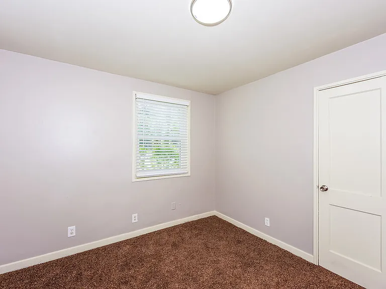 700 Robison Dr — Photo 11