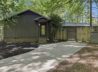111 Sourwood St, Central, SC 29630