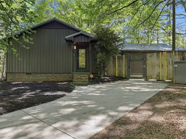 111 Sourwood St, Central, SC 29630