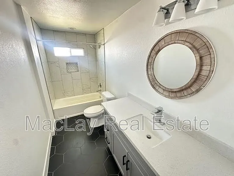 1703 W Lane Ave — Photo 10