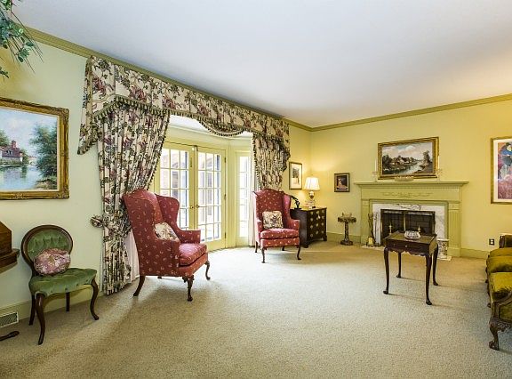 4th image of 2083 Welborn St