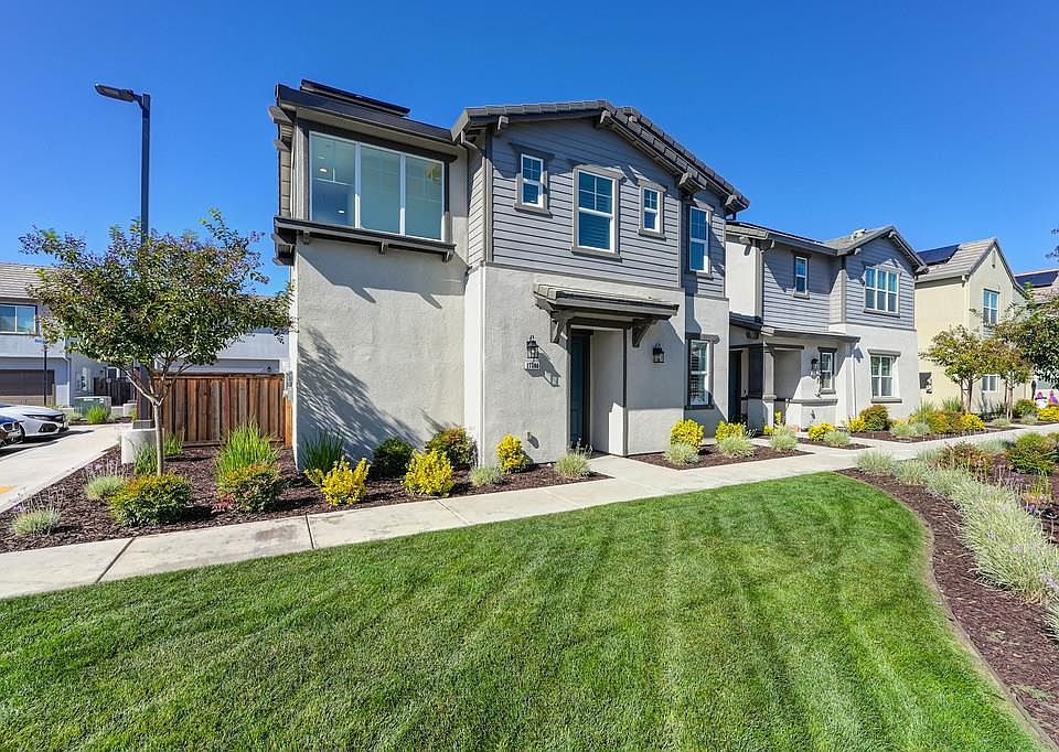 1st image of 17500 Beachwood Rd