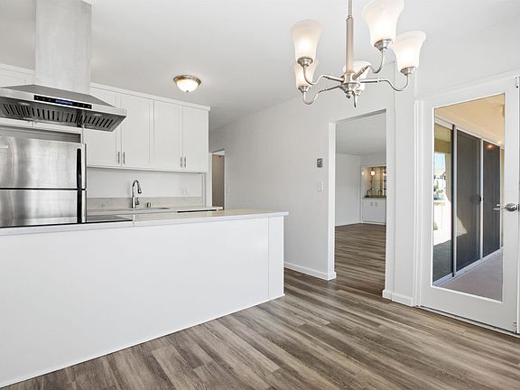 5th image of 1002 12th St APT 207