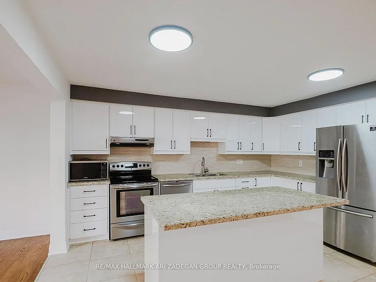 60 Carl Tennen St — Photo 14