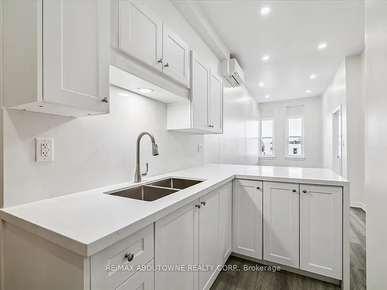 68 Peel St #3 — Photo 4