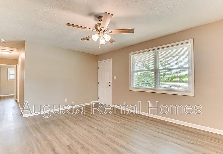2328 Prague Ct — Photo 16