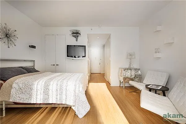 Sold by Akam Sales and Brokerage | media 2