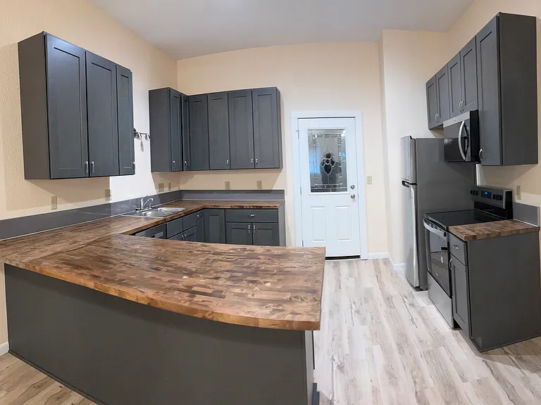 390 E Bay St — Photo 1