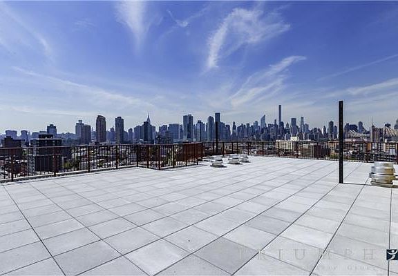 5th image of 2222 Jackson Ave #1011