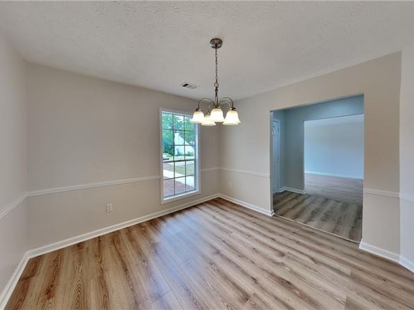 1229 Huntington Place Cir, Lithonia, GA 30058