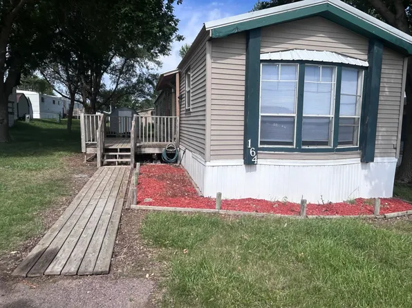 1401 S Main St Trailer 164, Mitchell, SD 57301