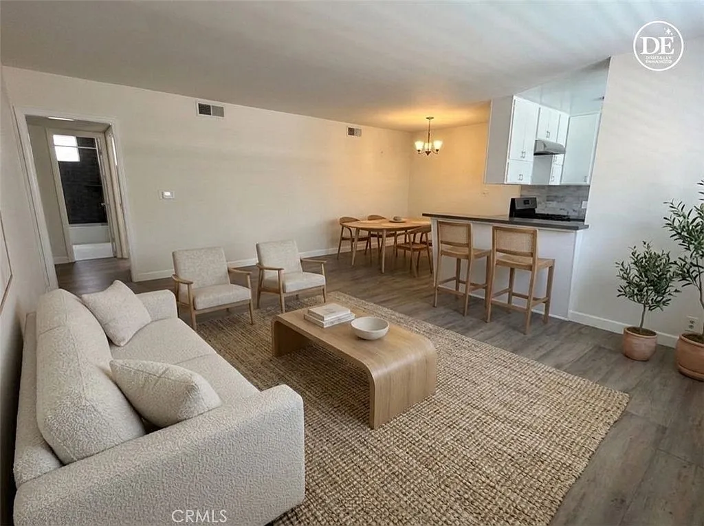 2 bed, 958 sqft, $3,000 — Photo 3