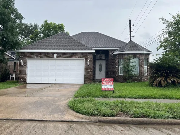 2402 Raintree Village Dr, Katy, TX 77449