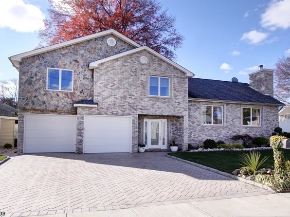 35 Suburban Rd, Clark, NJ 07066