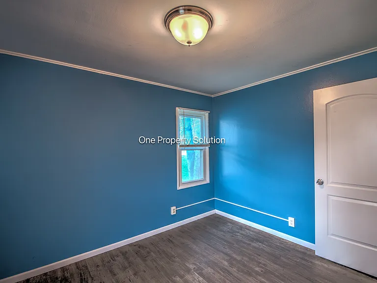 7611 Northcote Ave — Photo 13