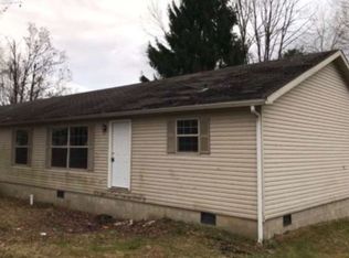 5844 Main St, Hartstown, PA 16131