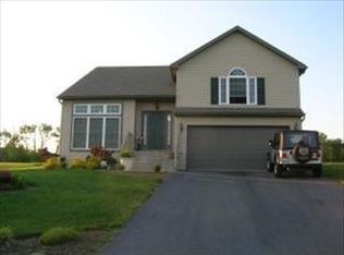 1137 Hunters Chase Ln, Lebanon, PA 17046