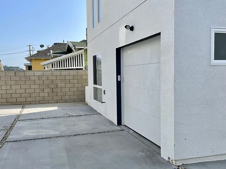 116 S Avenue 63 — Photo 16
