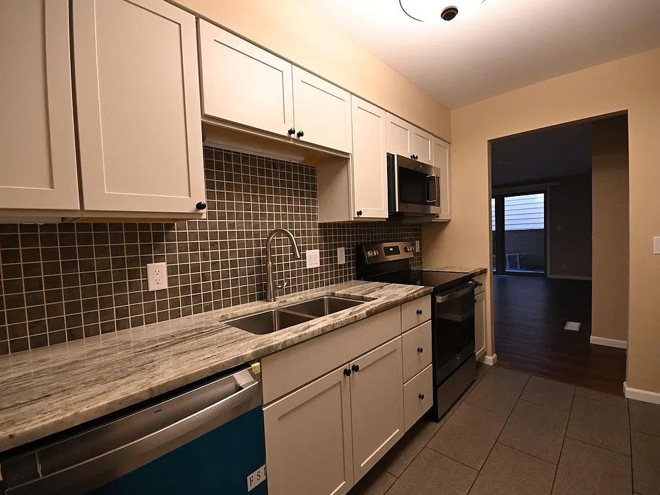 6328 Barrie Rd #1M