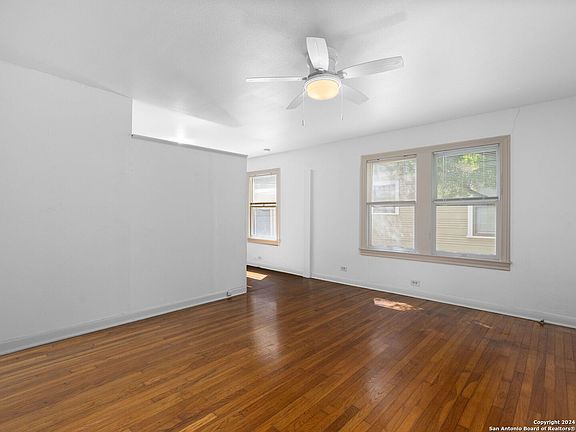 4th image of 838 E MAGNOLIA AVE