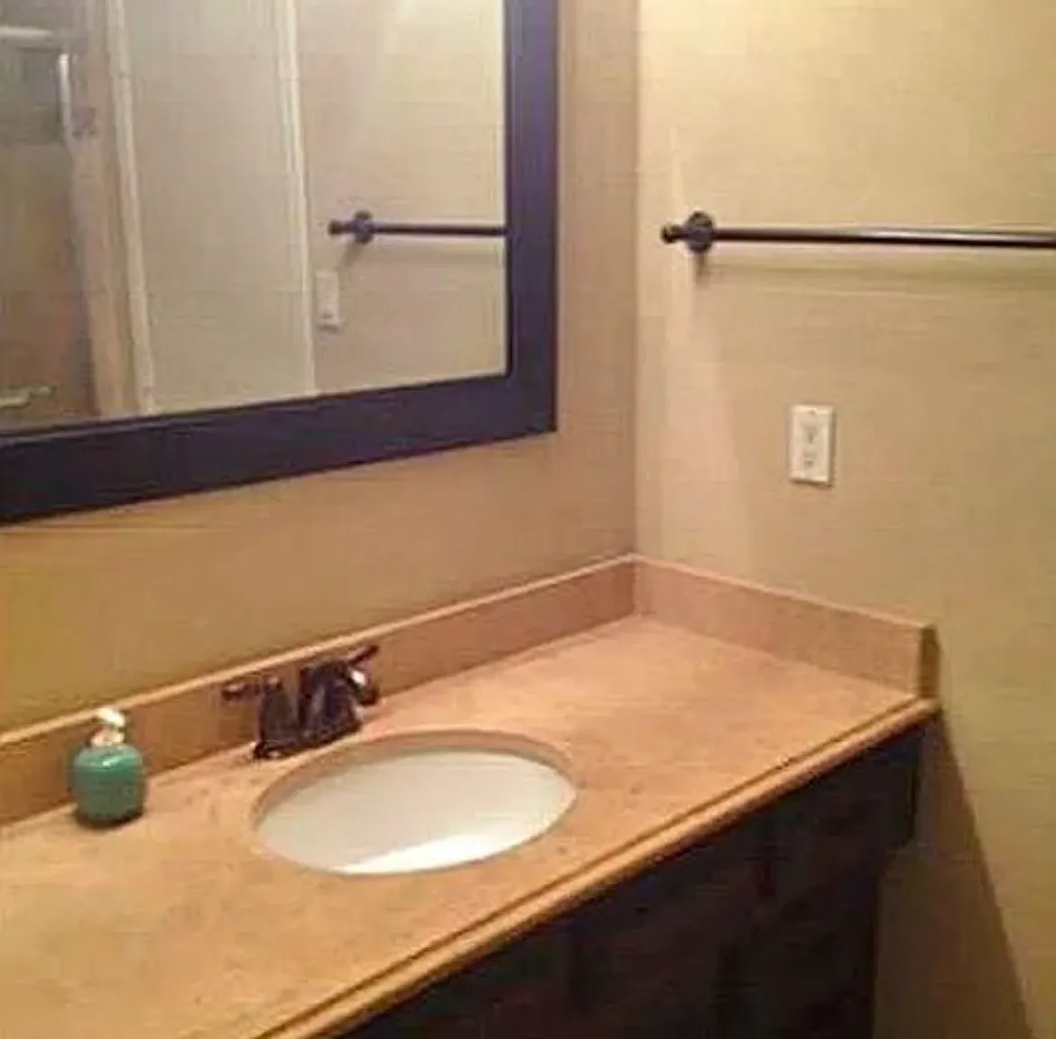 3 bed, 1196 sqft, $2,150 — Photo 2