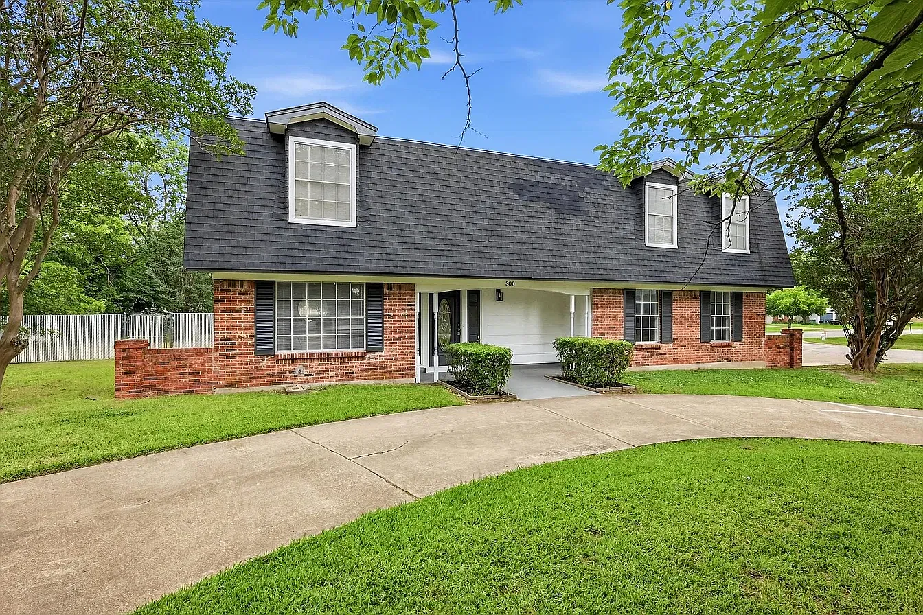 5 bed, 2893 sqft, $2,600 — Photo 1