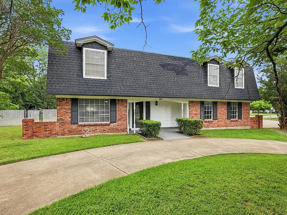 300 Leighton Dr