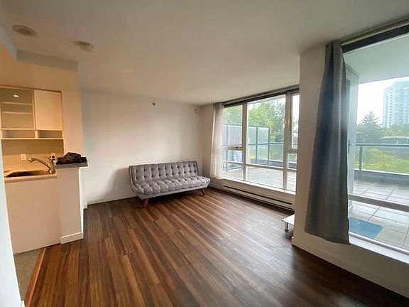 3rd image of 939 Expo Blvd