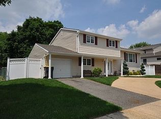 44 Gramercy Rd, Old Bridge, NJ 08857