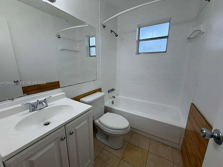 1330 NE 127th St #8 — Photo 4