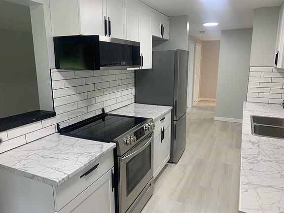3rd image of 414 SW 41st St #2