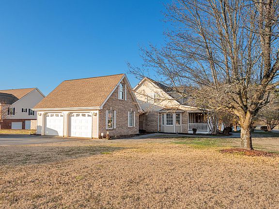 3rd image of 14 Montview Ct
